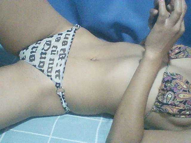 Live sex webcam photo for Noemie28 #277650778