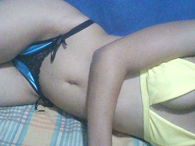 Live sex webcam photo for Noemie28 #277696441