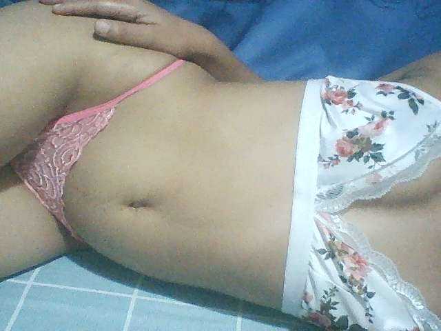 Live sex webcam photo for Noemie28 #277731337