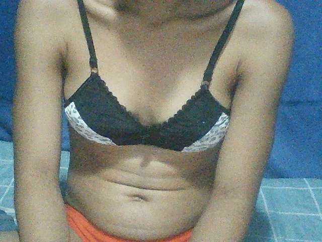 Live sex webcam photo for Noemie28 #277818711