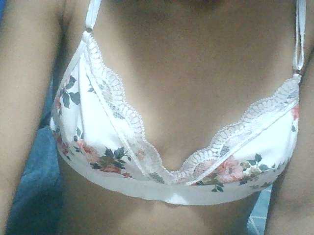 Live sex webcam photo for Noemie28 #278062520