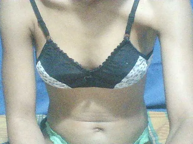 Live sex webcam photo for Noemie28 #278109201