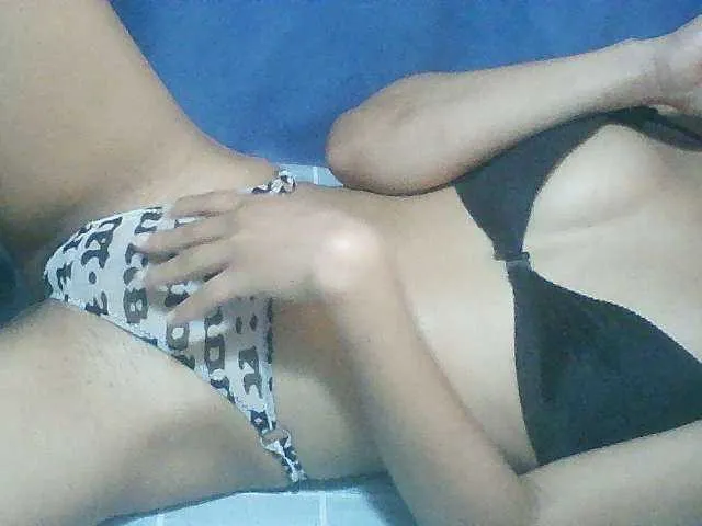 Live sex webcam photo for Noemie28 #280302158