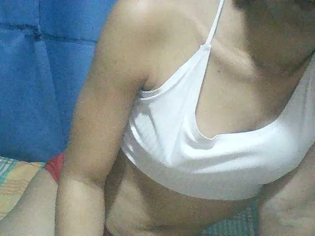 Live sex webcam photo for Noemie28 #284152345