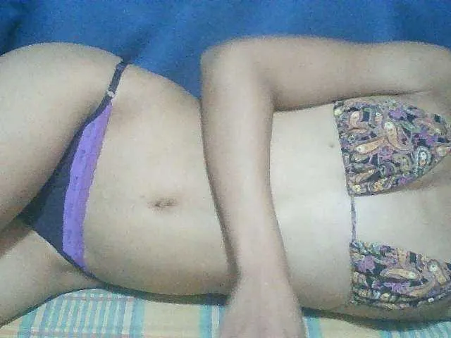 Live sex webcam photo for Noemie28 #287004384