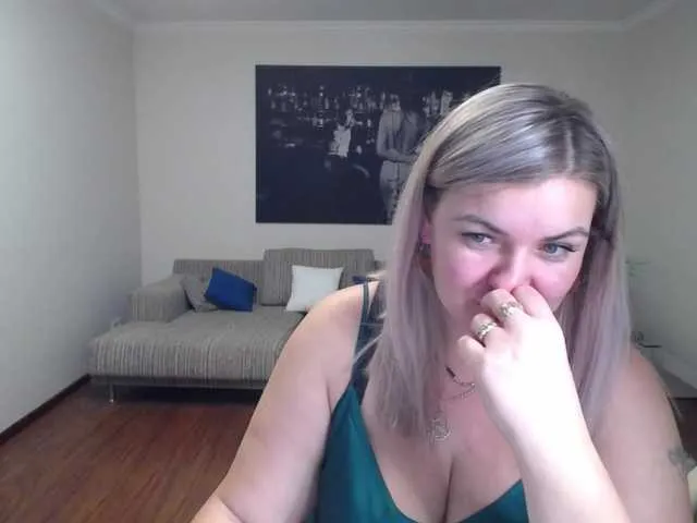 Live sex webcam photo for NotYourBerry #277430498