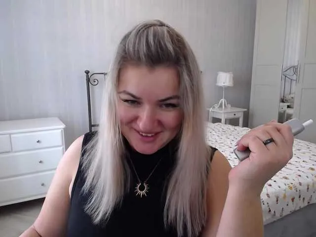 Live sex webcam photo for NotYourBerry #277481891