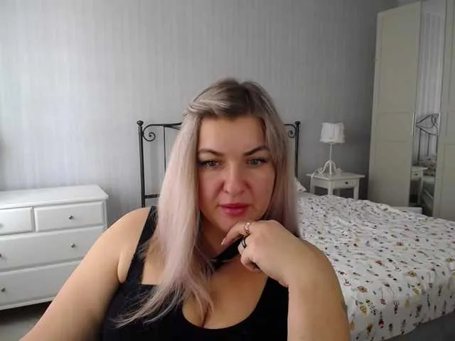 Live sex webcam photo for NotYourBerry #277500749