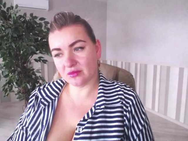 Live sex webcam photo for NotYourBerry #277528158