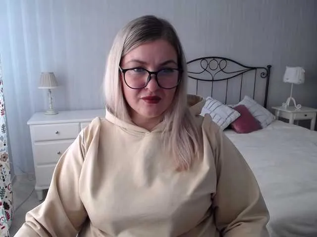Live sex webcam photo for NotYourBerry #277631241