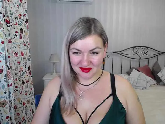 Live sex webcam photo for NotYourBerry #277652428