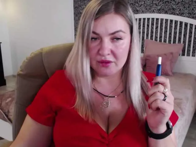 Live sex webcam photo for NotYourBerry #277743302