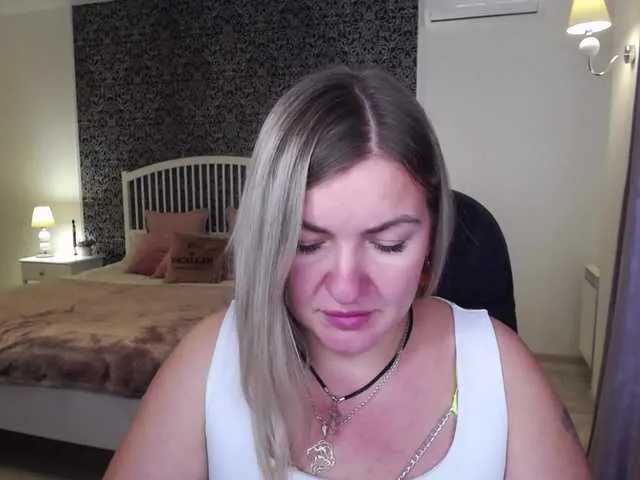 Live sex webcam photo for NotYourBerry #290185854