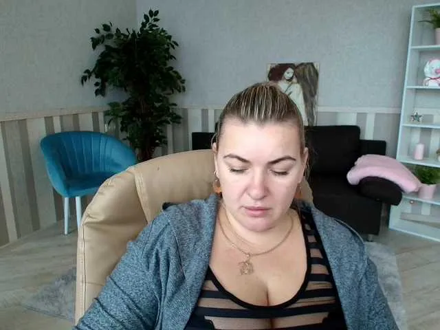 Live sex webcam photo for NotYourBerry #290674402