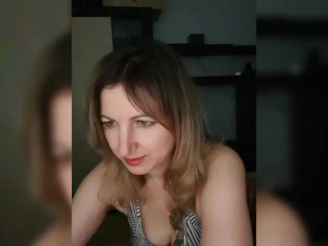 Live sex webcam photo for Nushka1939 #290906659