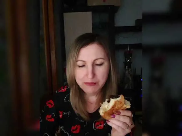 Live sex webcam photo for Nushka1939 #290955461