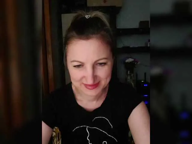 Live sex webcam photo for Nushka1939 #291033078