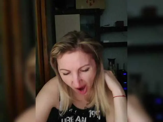 Live sex webcam photo for Nushka1939 #291109057