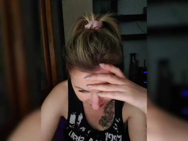 Live sex webcam photo for Nushka1939 #291189057