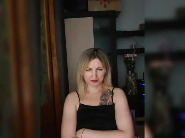 Live sex webcam photo for Nushka1939 #291242871