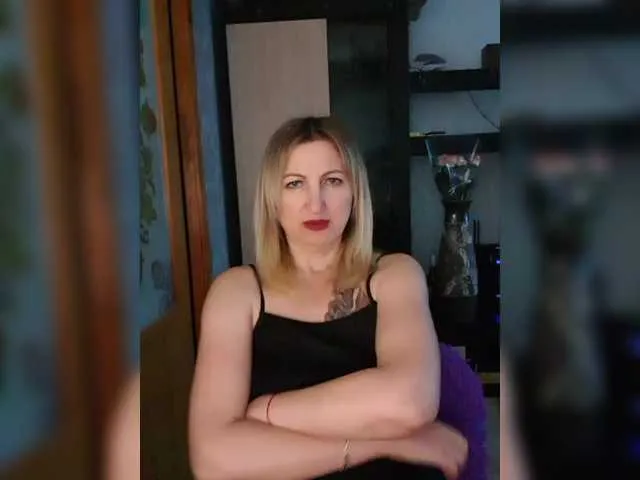 Live sex webcam photo for Nushka1939 #291277464