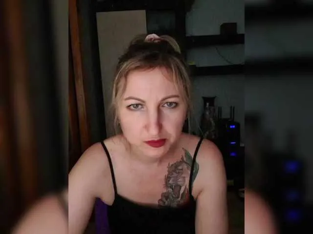 Live sex webcam photo for Nushka1939 #291336084