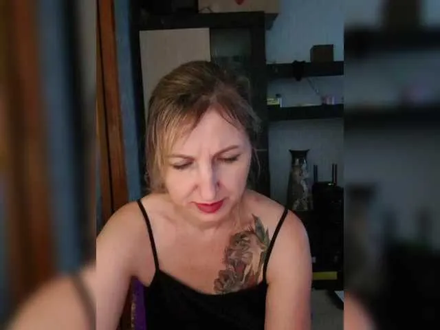 Live sex webcam photo for Nushka1939 #291430973