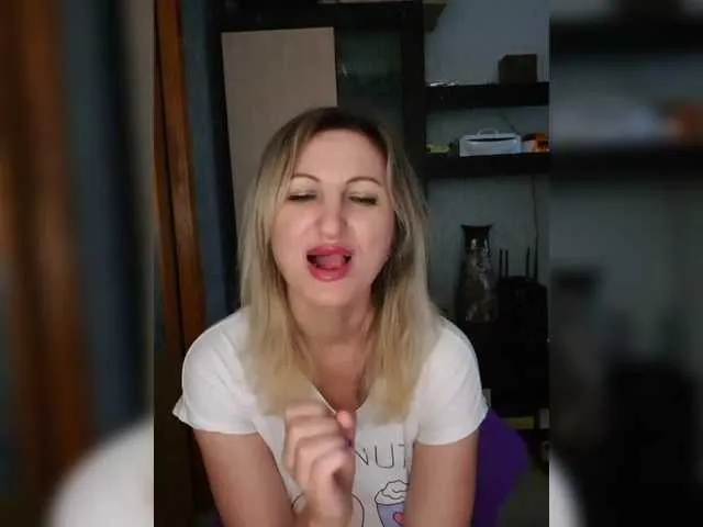 Live sex webcam photo for Nushka1939 #291512545