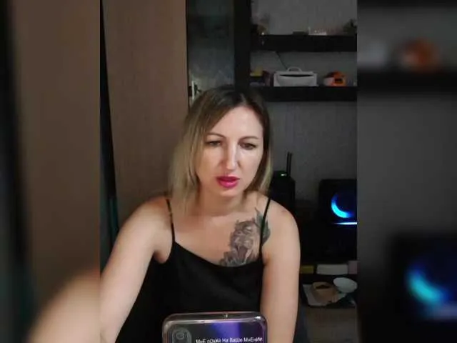 Live sex webcam photo for Nushka1939 #292054163