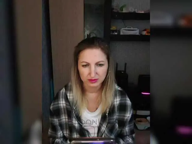 Live sex webcam photo for Nushka1939 #292106651