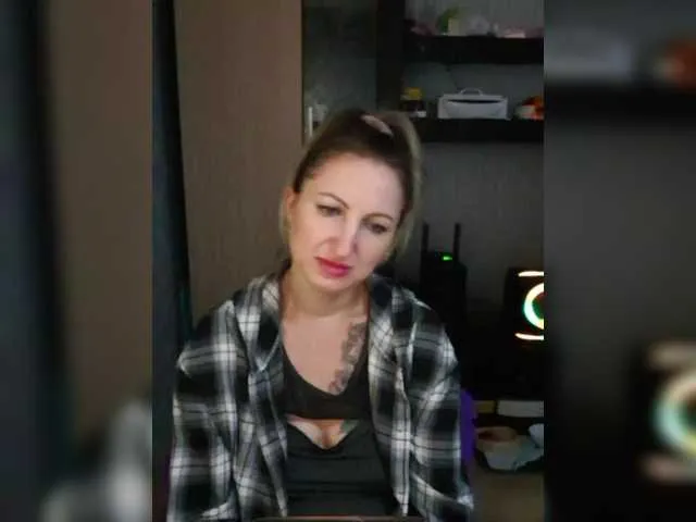 Live sex webcam photo for Nushka1939 #292113200