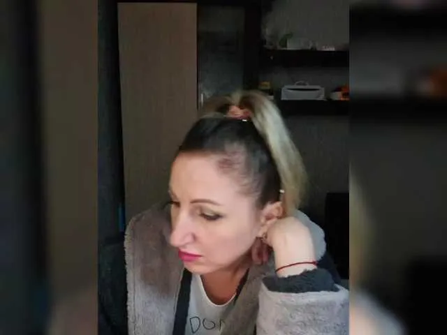 Live sex webcam photo for Nushka1939 #292118682