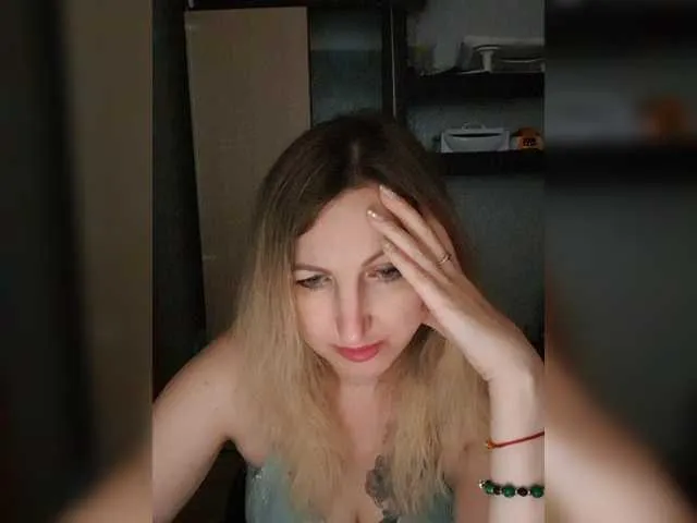 Live sex webcam photo for Nushka1939 #293830095