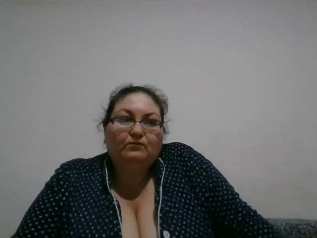 Live sex webcam photo for Nykyxo #277597954