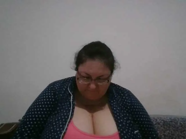 Live sex webcam photo for Nykyxo #277919223