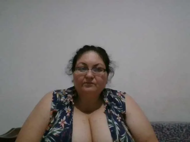 Live sex webcam photo for Nykyxo #285827811