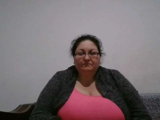 Live sex webcam photo for Nykyxo #290883797