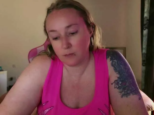 Live sex webcam photo for NylonQueen #291021629