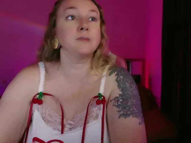 Live sex webcam photo for NylonQueen #291085855