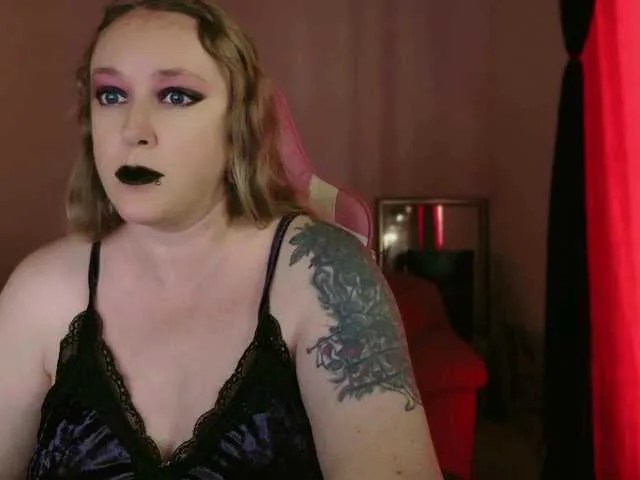 Live sex webcam photo for NylonQueen #291112237