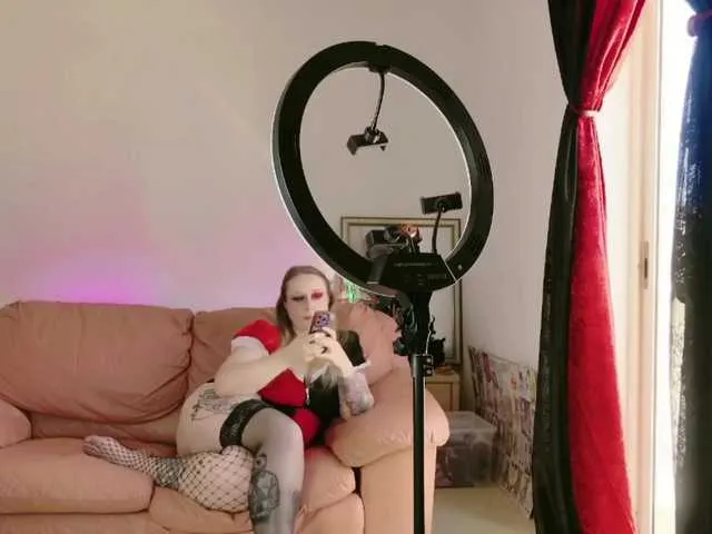 Live sex webcam photo for NylonQueen #291521088