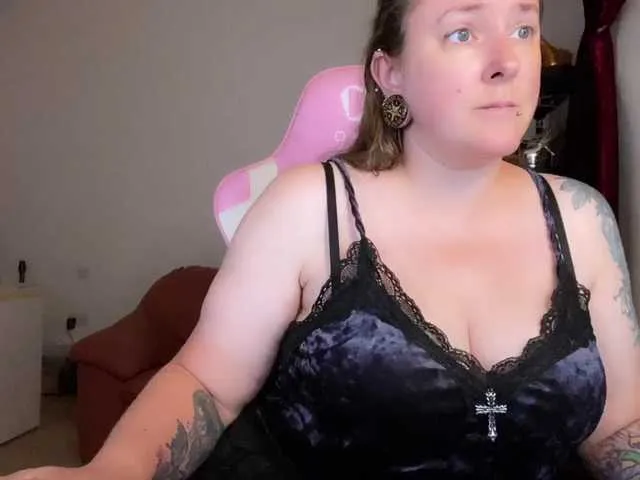 Live sex webcam photo for NylonQueen #291779409