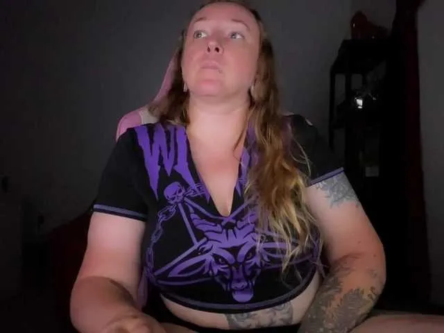 Live sex webcam photo for NylonQueen #291785956