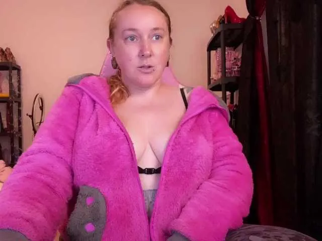 Live sex webcam photo for NylonQueen #292601600