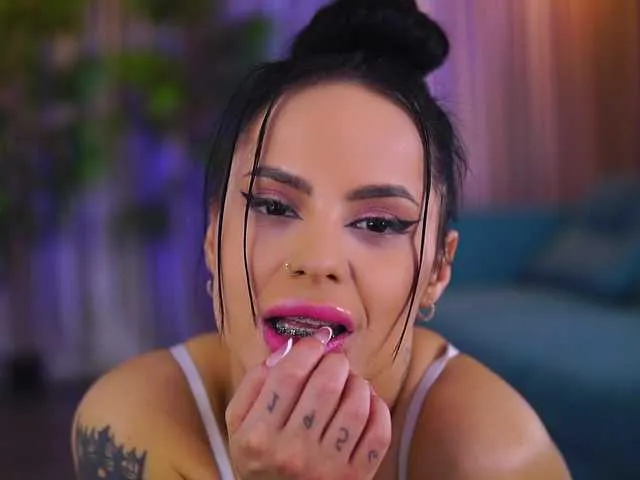Live sex webcam photo for NymphoConfession #290788266