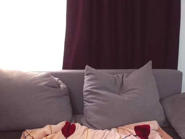 Live sex webcam photo for O-Queen #271774126