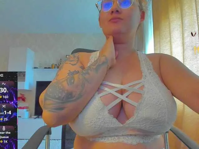 Live sex webcam photo for O-Queen #292161996