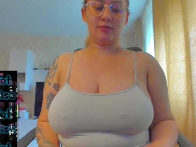 Live sex webcam photo for O-Queen #292254120