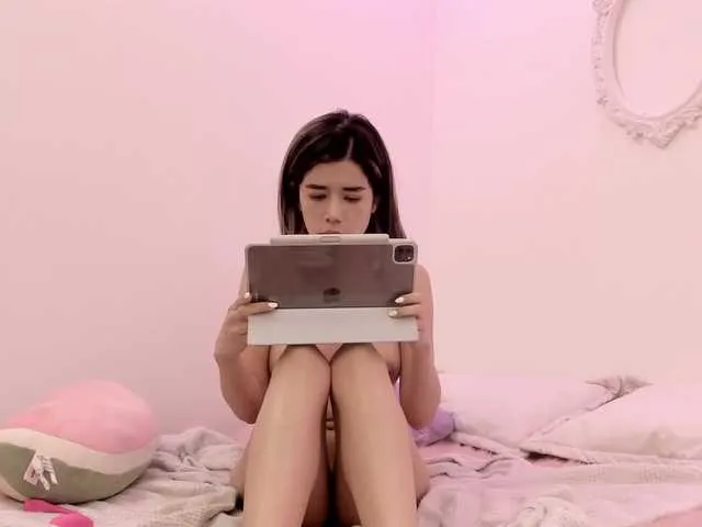 Live sex webcam photo for OLIVIAGOMEZ #274499953