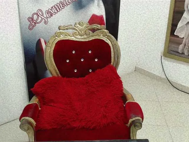 Live sex webcam photo for ORIANA231 #273588565